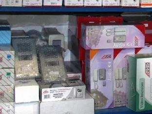 Elektronik ürün rafı